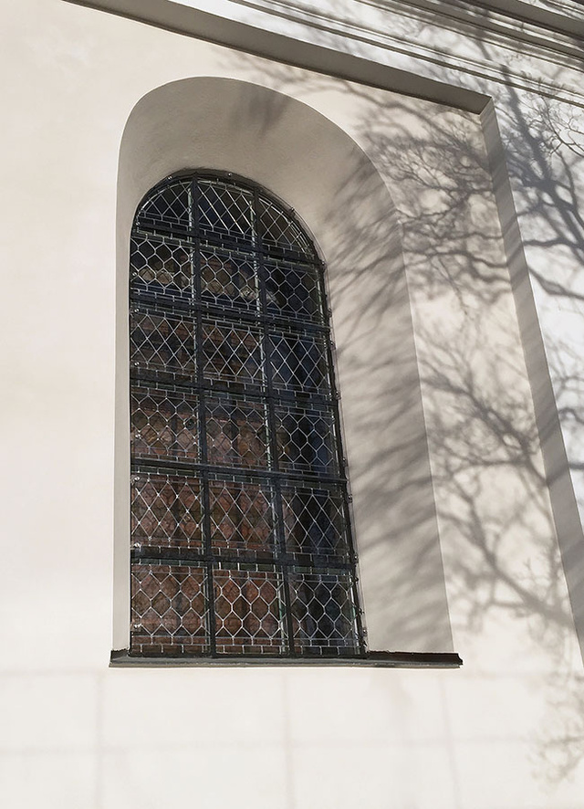 Hammerglass as protection for church windows